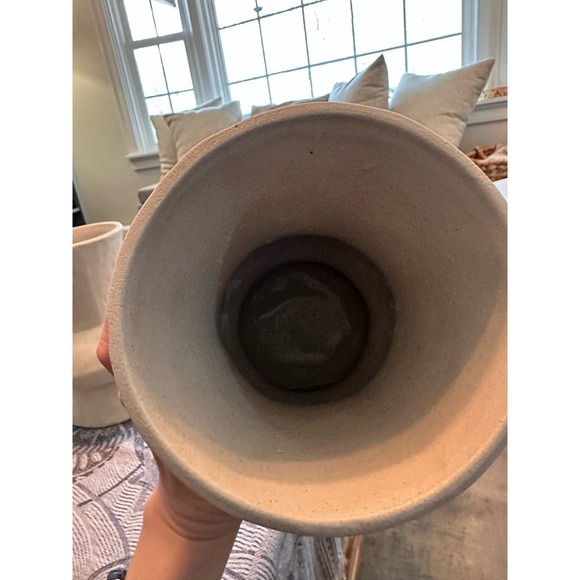 This is for one ceramic unique cream colored vases - Picture 4 of 8